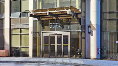 Condo Apartment in Vaughan