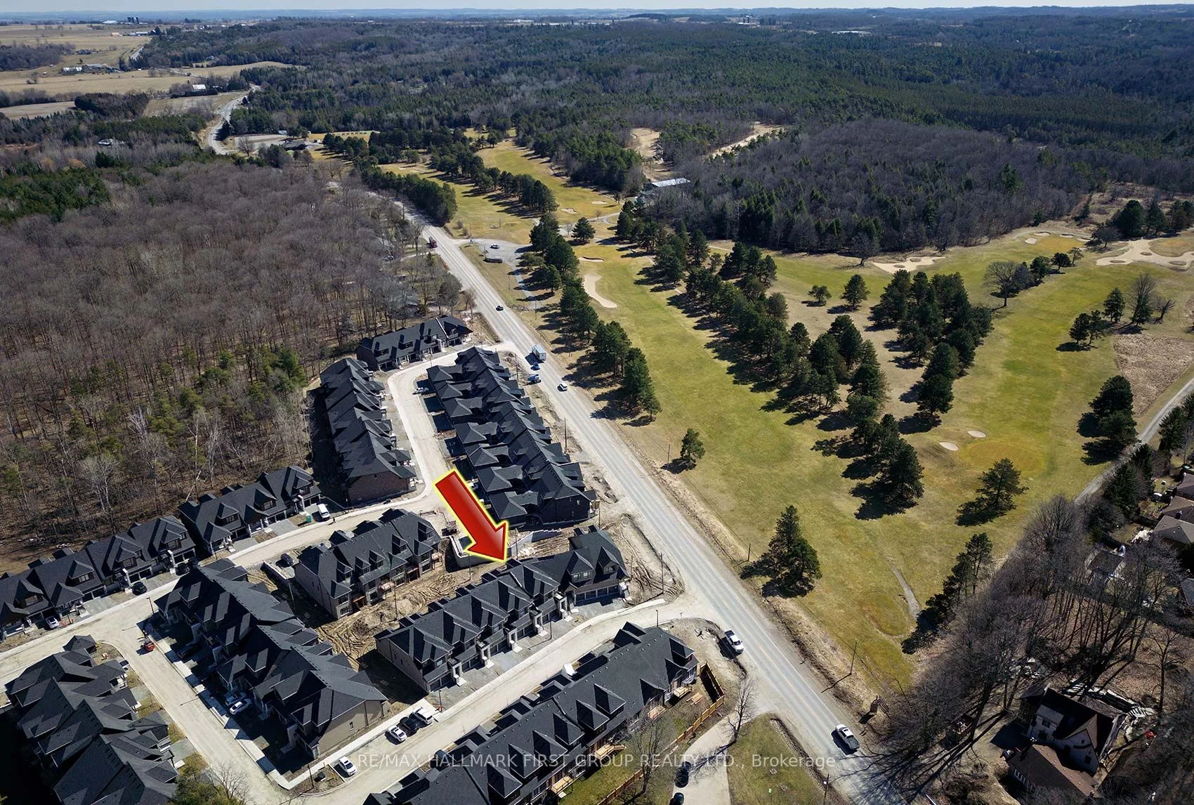 Att/Row/Townhouse in Uxbridge