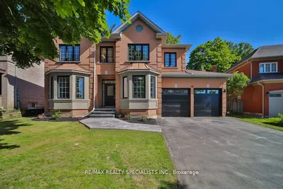 Detached in Richmond Hill