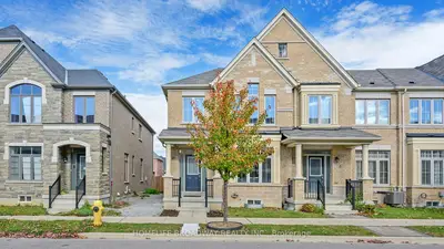 Att/Row/Townhouse in Markham
