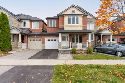 Att/Row/Townhouse in Richmond Hill