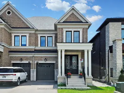 Semi-Detached in Richmond Hill