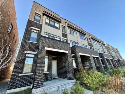 Att/Row/Townhouse in Vaughan