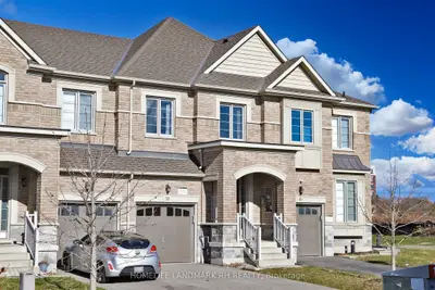 Att/Row/Townhouse in East Gwillimbury