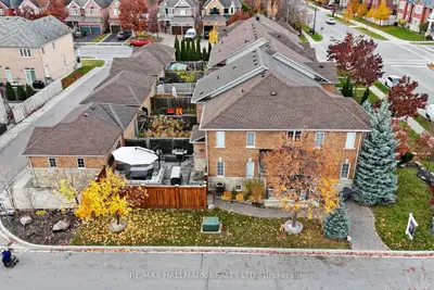Att/Row/Townhouse in Vaughan