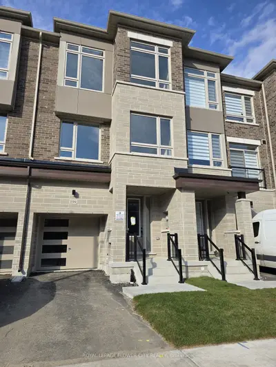 Att/Row/Townhouse in Vaughan