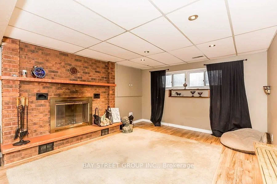 912 Janette Street, Newmarket, ON L3Y 5K2