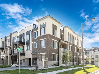 Att/Row/Townhouse in Markham