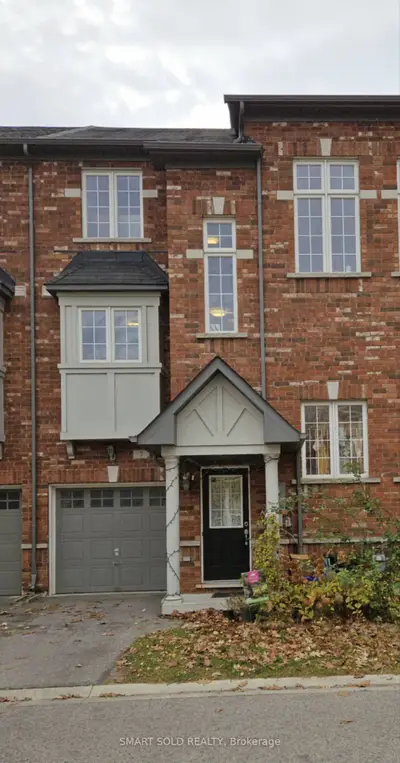 Att/Row/Townhouse in Richmond Hill