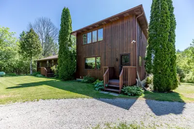 Detached in Brock