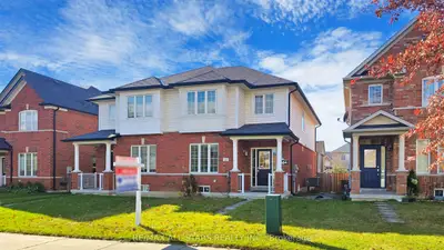Att/Row/Townhouse in Whitchurch-Stouffville