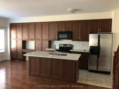 Att/Row/Townhouse in Vaughan