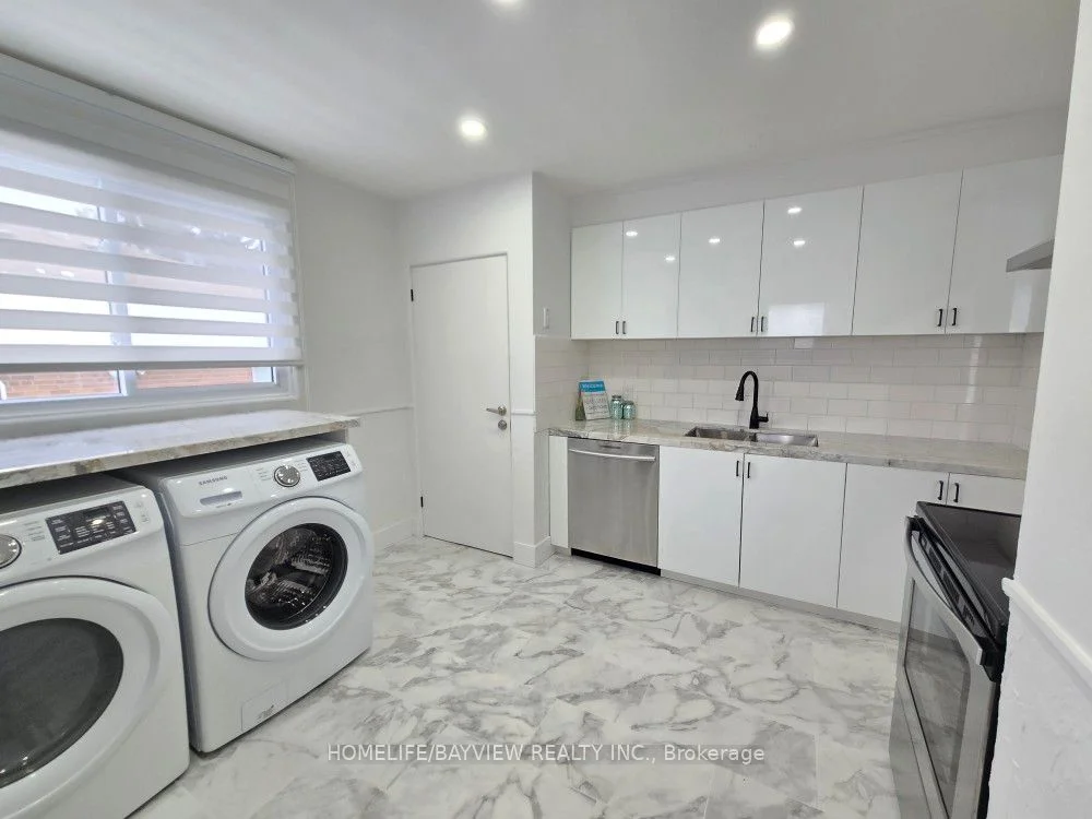 198 Septonne Avenue Main, Newmarket, ON L3Y 2W6