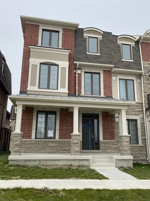 Att/Row/Townhouse in Richmond Hill