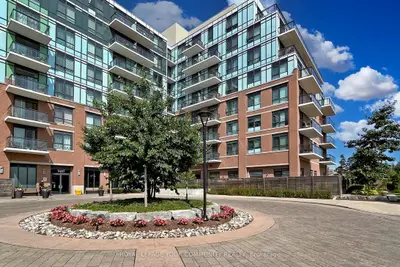 Condo Apartment in Richmond Hill