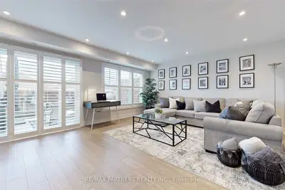 Att/Row/Townhouse in Markham