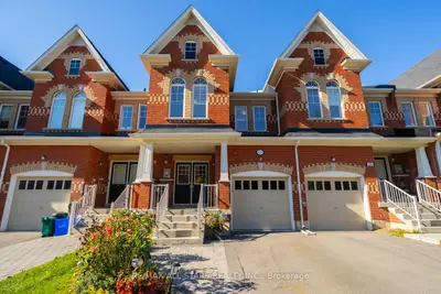 Att/Row/Townhouse in Whitchurch-Stouffville