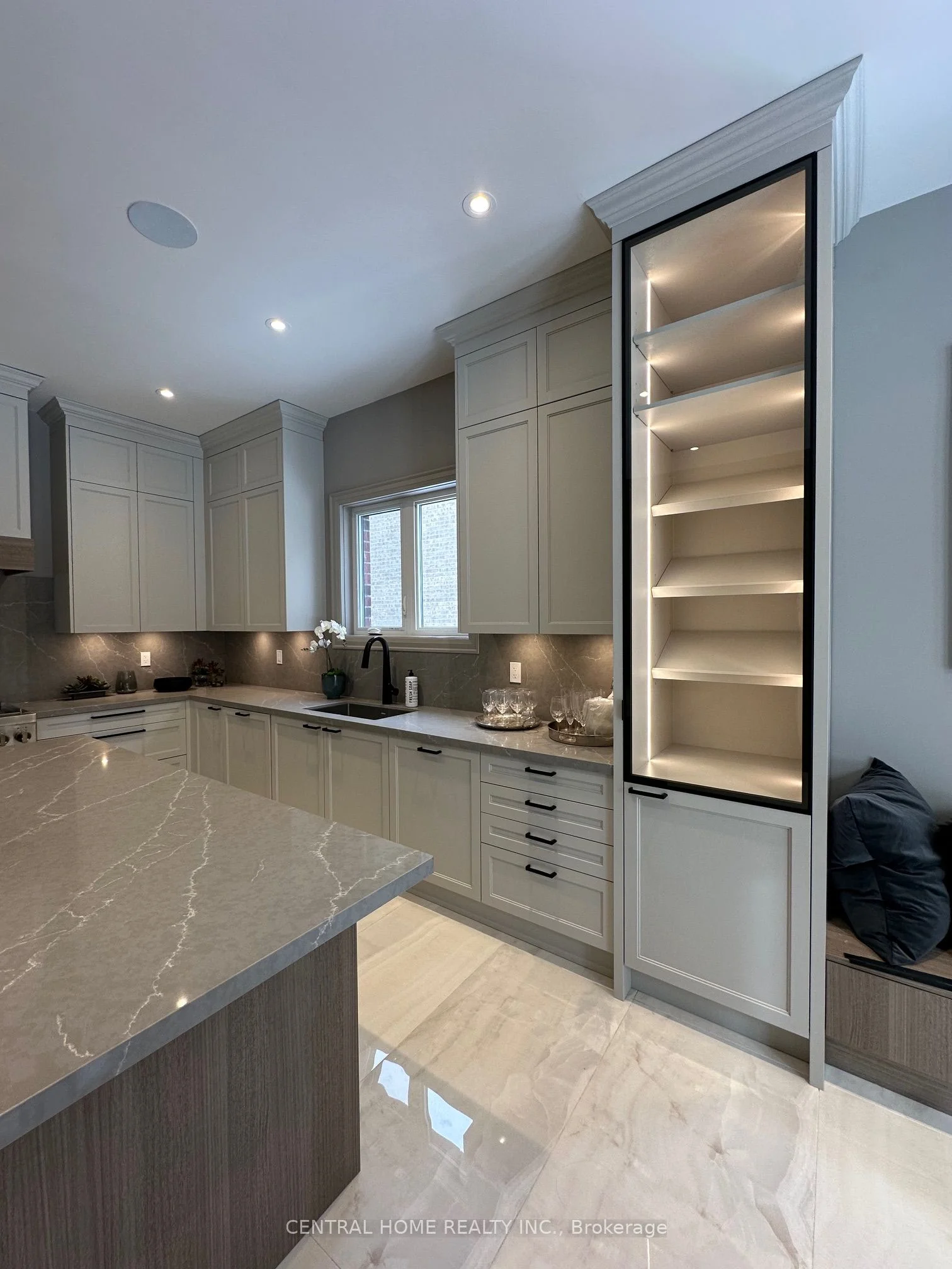20b Segun Street W, Richmond Hill, On L4e 3x2