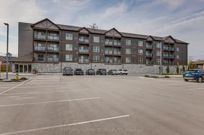 Condo Apartment in Georgina
