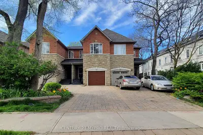 Att/Row/Townhouse in Richmond Hill