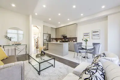 Att/Row/Townhouse in Vaughan