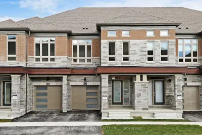 Att/Row/Townhouse in Richmond Hill
