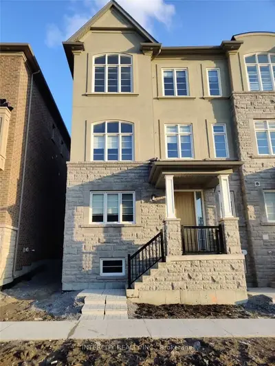 Att/Row/Townhouse in Markham