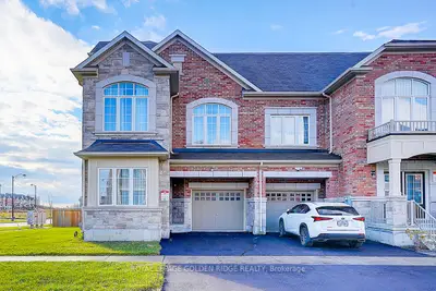 Att/Row/Townhouse in Richmond Hill