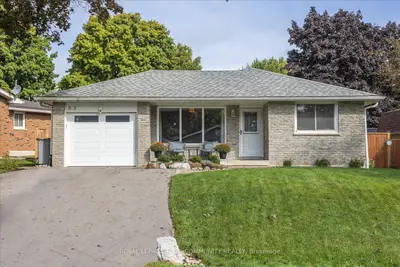 Detached in Brock