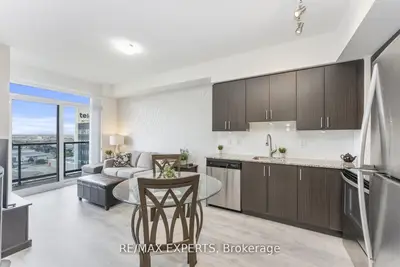 Condo Apartment in Vaughan