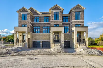 Att/Row/Townhouse in Richmond Hill