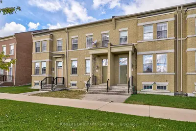 Att/Row/Townhouse in Markham