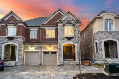 Semi-Detached in Richmond Hill