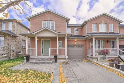Att/Row/Townhouse in Vaughan