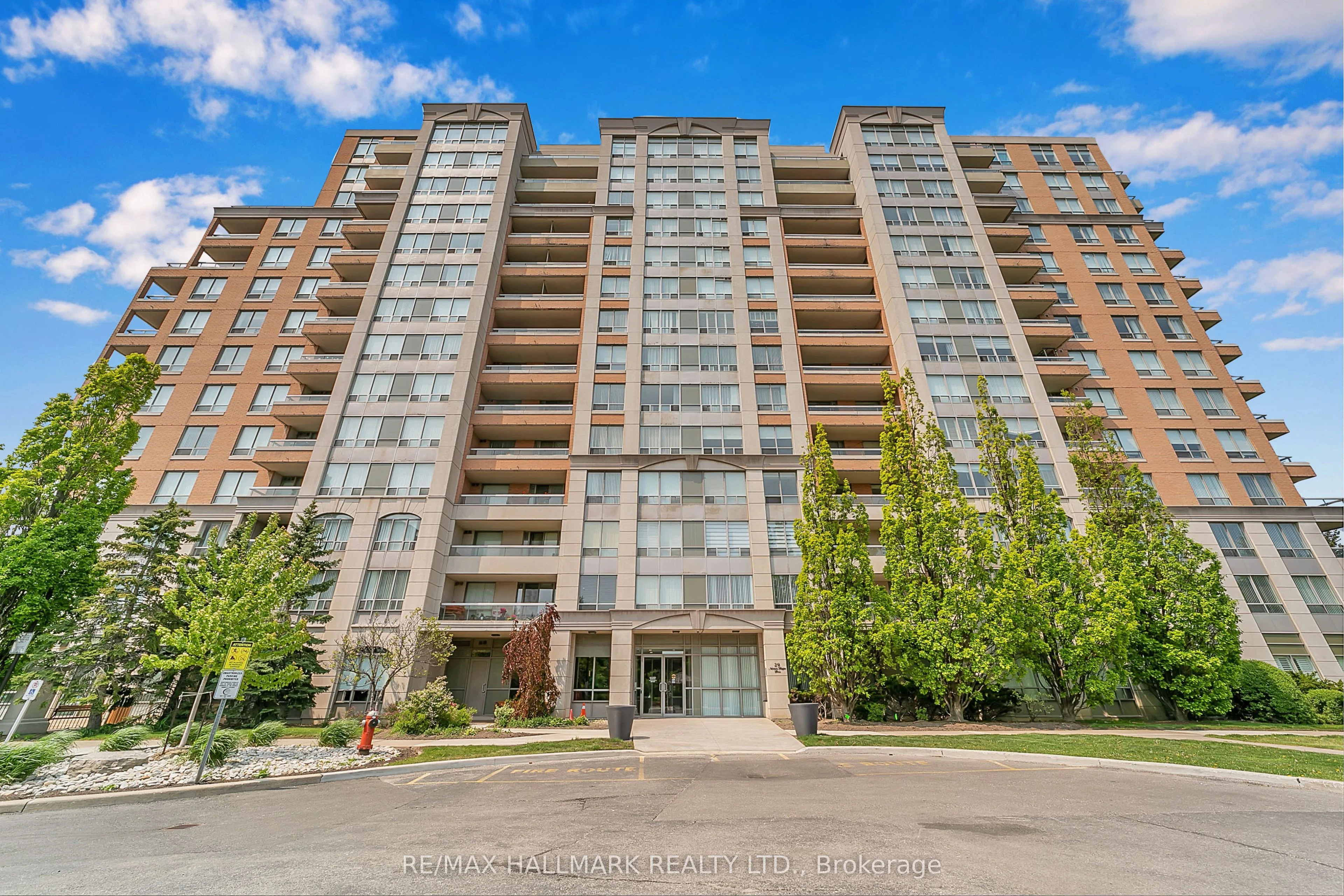 Condo Apartment in Richmond Hill