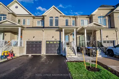 Att/Row/Townhouse in Bradford West Gwillimbury