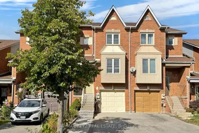 Att/Row/Townhouse in Vaughan