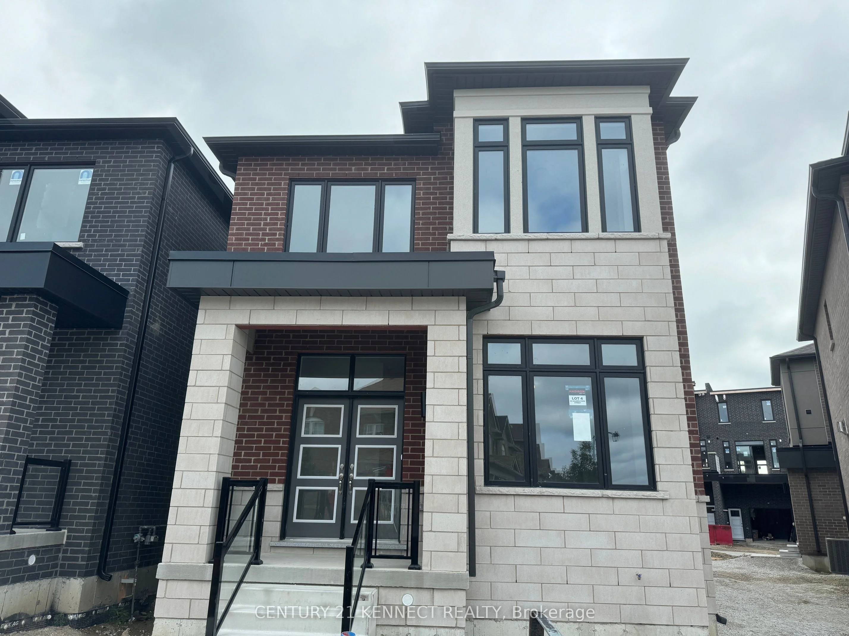 35 Golden Fern Street, Markham, On L6b 0v3