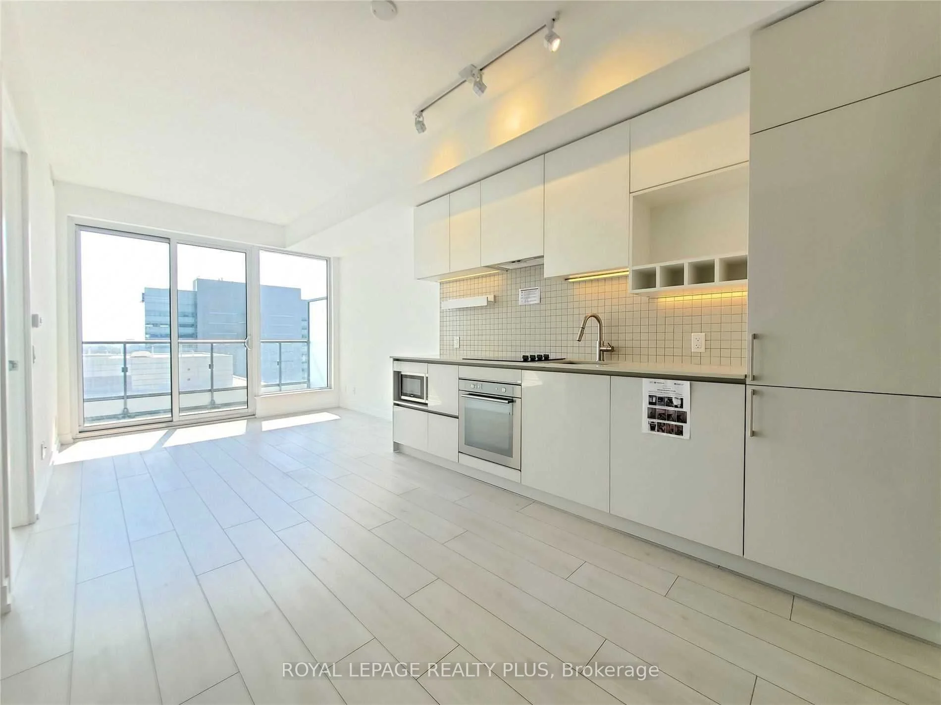 5 Buttermill Avenue 1805, Vaughan, On L4k 4z4