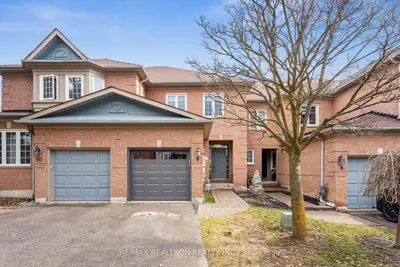 Condo Townhouse in Richmond Hill