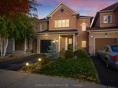 Att/Row/Townhouse in Richmond Hill