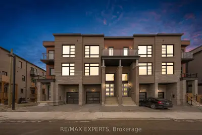 Att/Row/Townhouse in Vaughan