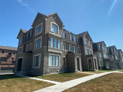 Att/Row/Townhouse in Richmond Hill