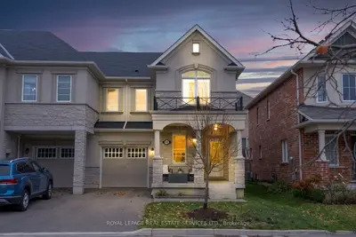 Att/Row/Townhouse in Aurora