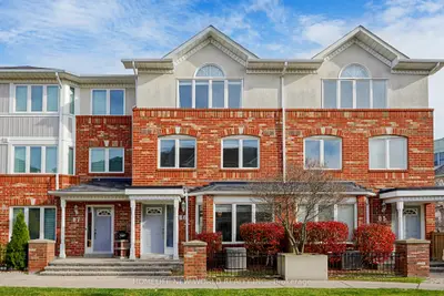 Condo Townhouse in Vaughan