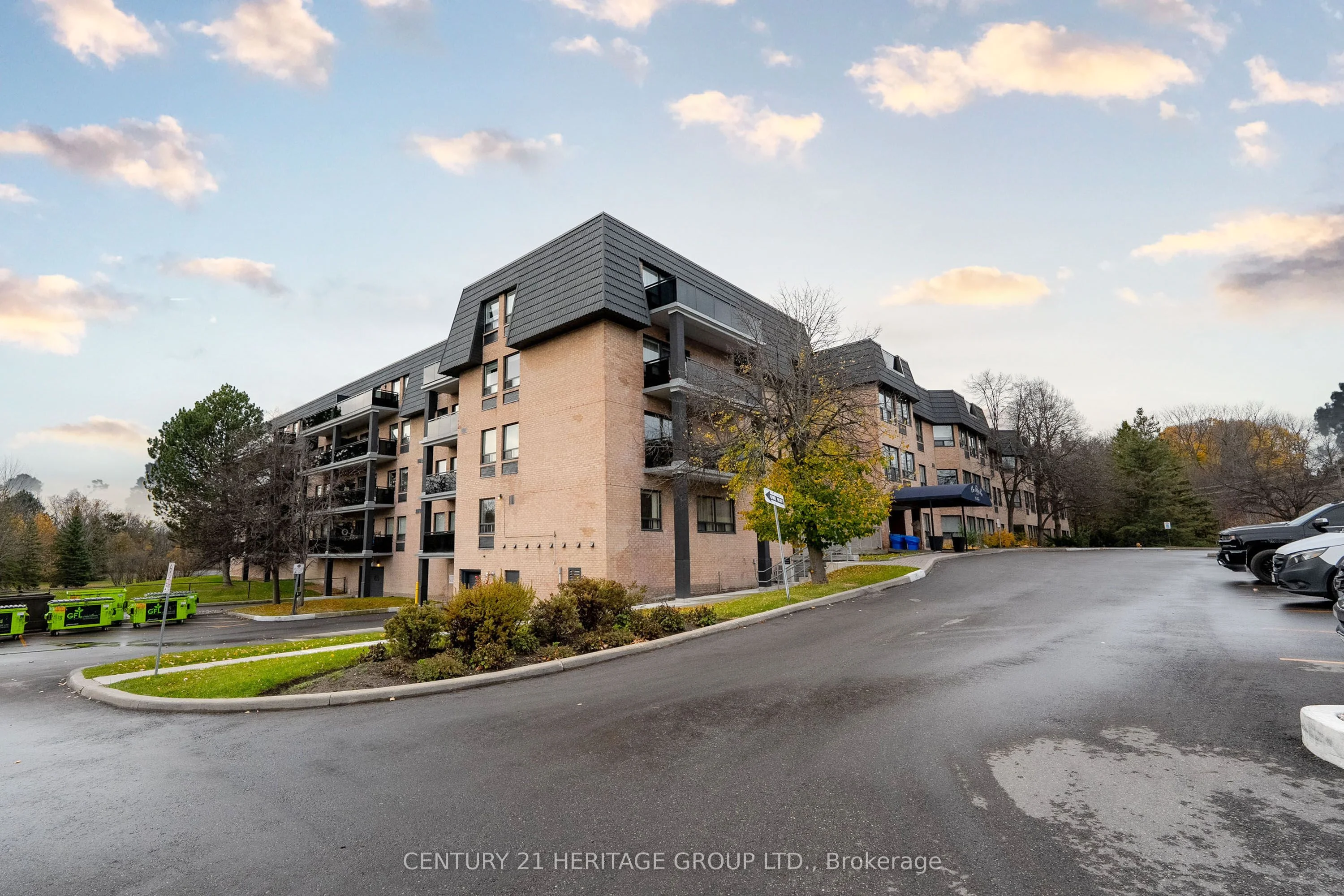 Condo Apartment in Newmarket