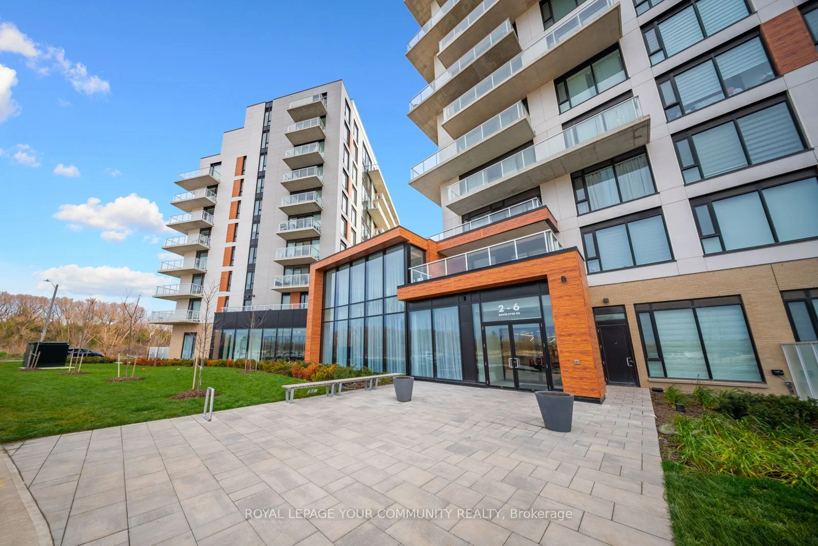 Condo Apartment in Richmond Hill