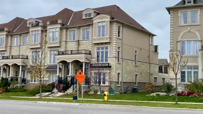 Att/Row/Townhouse in Vaughan
