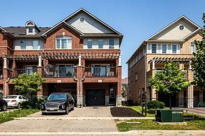 Att/Row/Townhouse in Markham