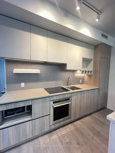 Condo Apartment in Vaughan